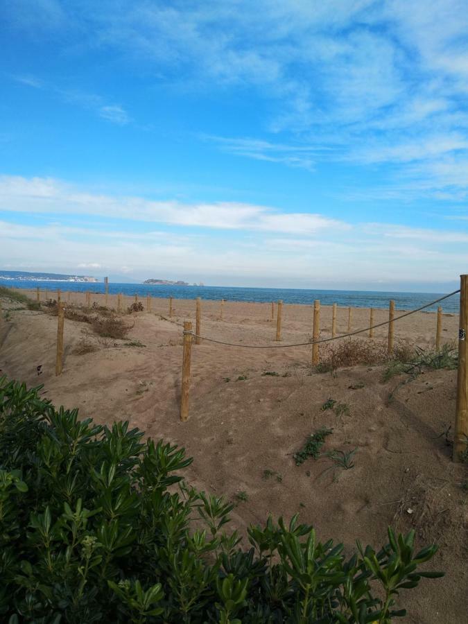 Sea Front Apartment In Platja Pals With Terrace And Parking 外观 照片